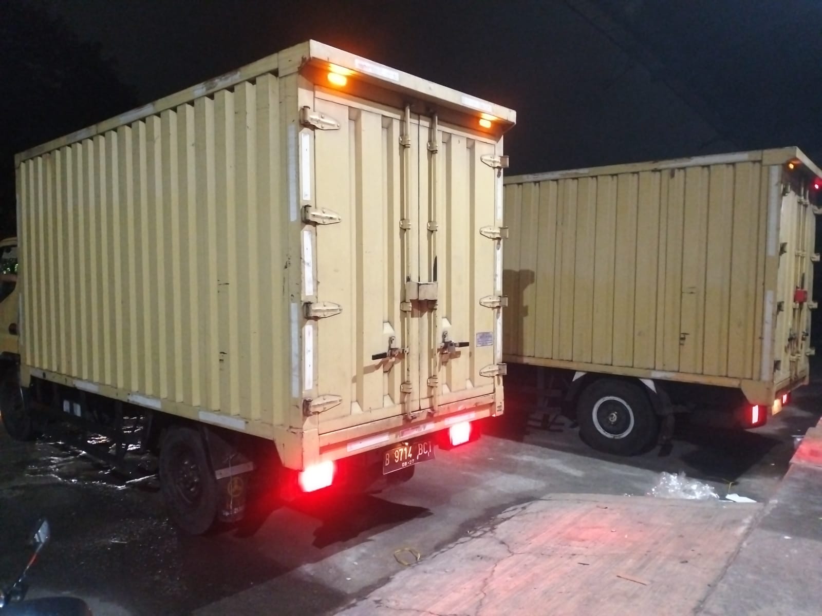 Armada pengiriman antar kota siap berangkat